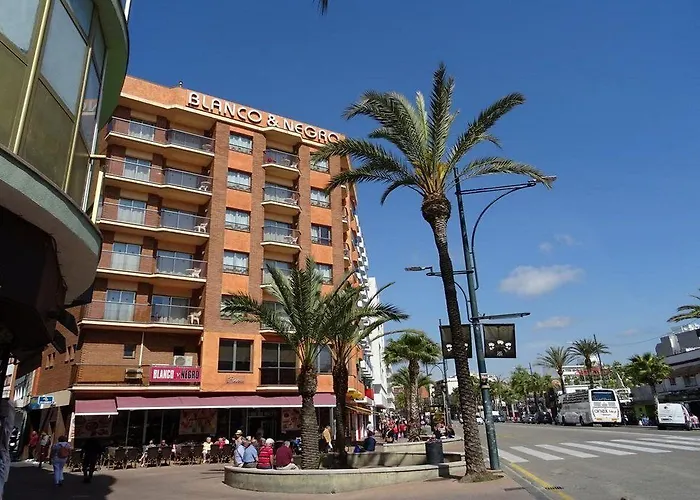 Blanco Y Negro Hotel 3*