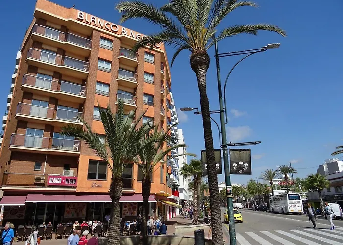 Hotel Blanco Y Negro