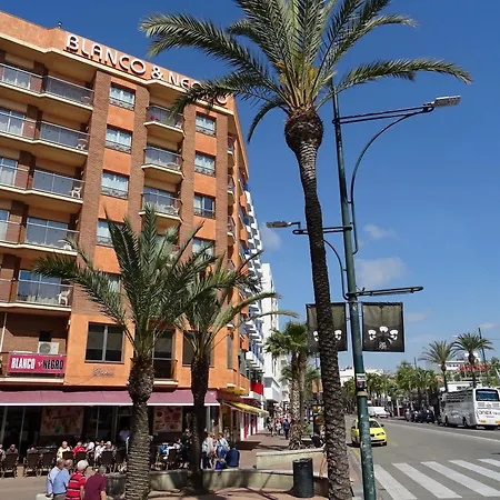 Hotel Blanco Y Negro