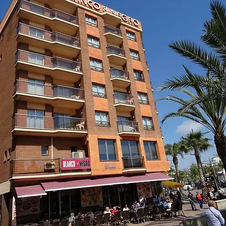 Blanco Y Negro Hotel 3*