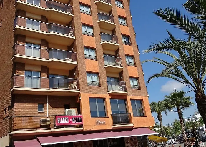 Blanco Y Negro Hotel 3*